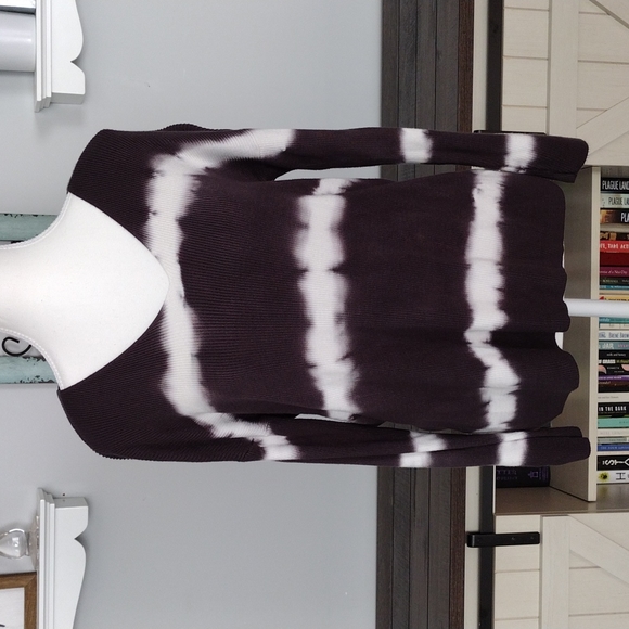 MACARON Sweaters - Macaron Charcoal Gray & White Sweater